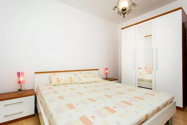 Apartment Debos - One-Bedroom Apartment with Balcony and Sea View-Bedroom