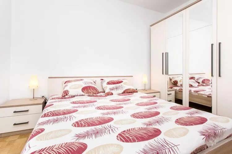 Apartment Debos - One-Bedroom Apartment with Balcony and Sea View-Bedroom