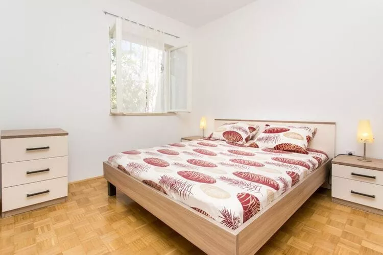 Apartment Debos - One-Bedroom Apartment with Balcony and Sea View-Bedroom