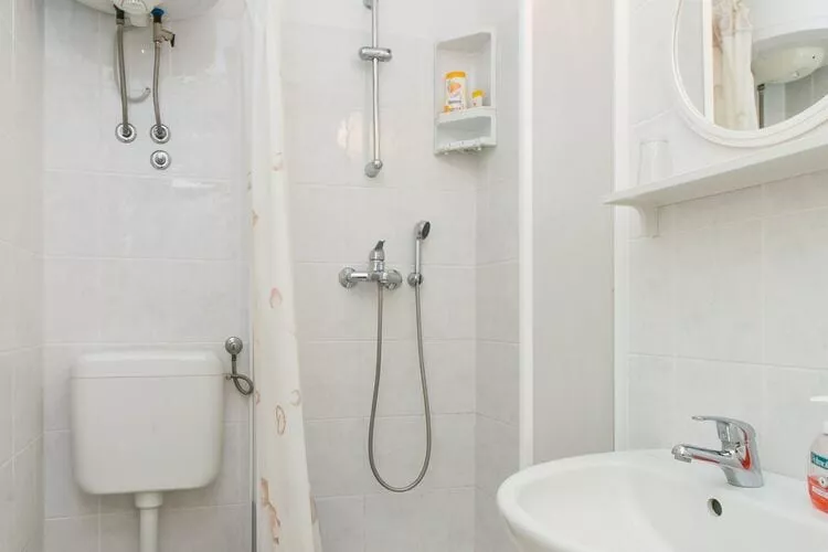 Guest House Bridge View - Double Room with Balcony and Sea View-Bathroom