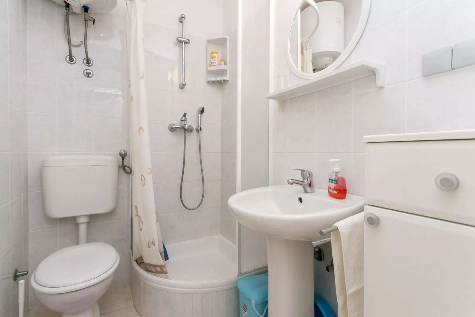 Guest House Bridge View - Double Room with Balcony and Sea View-Bathroom