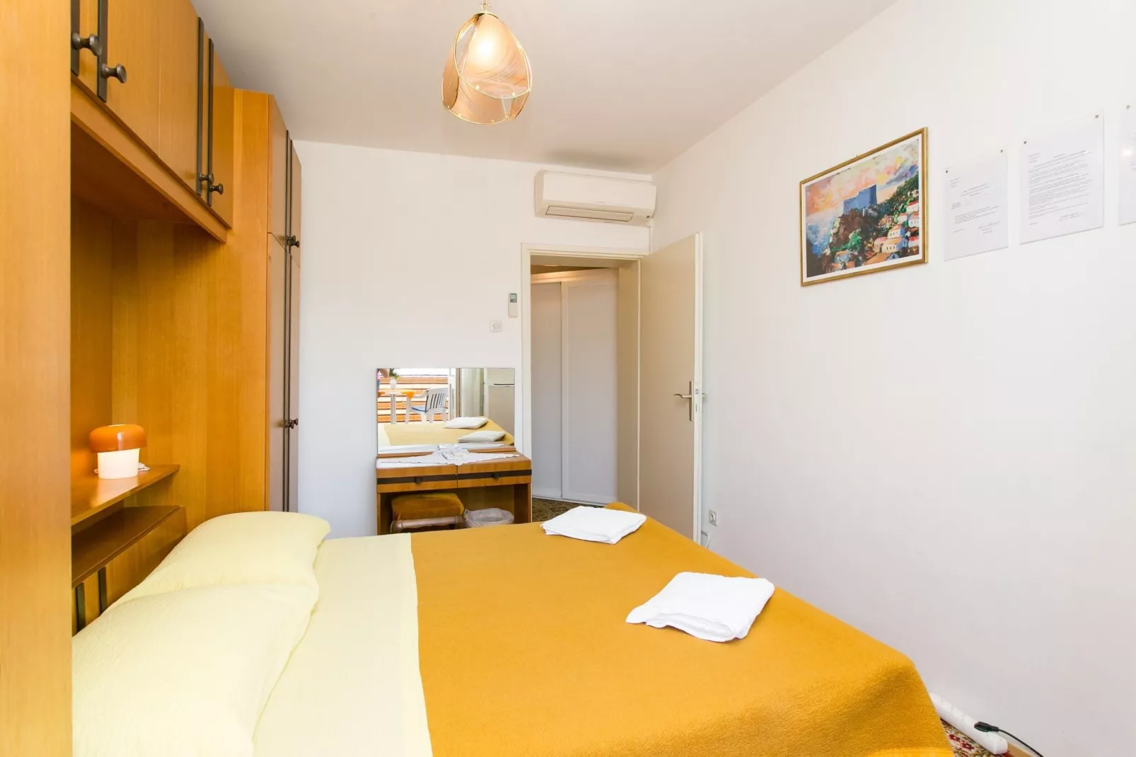 Guest House Bridge View - Double Room with Balcony and Sea View-Indoor