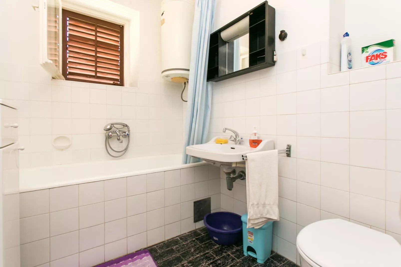Guest House Bridge View - Studio with Balcony and Sea View-Salle de bain