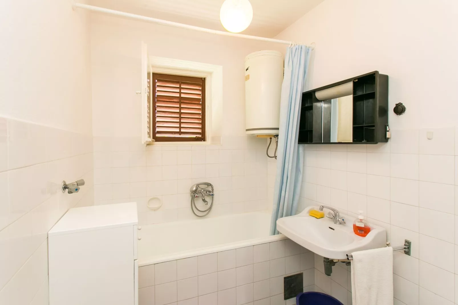 Guest House Bridge View - Studio with Balcony and Sea View-Salle de bain