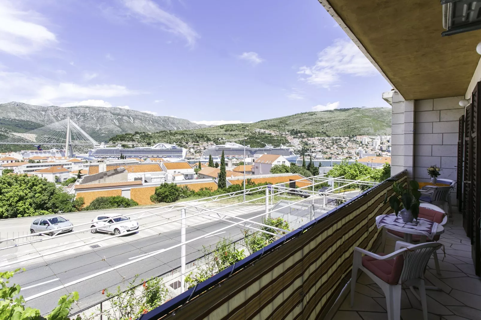Guest House Bridge View - Studio with Balcony and Sea View-Vue
