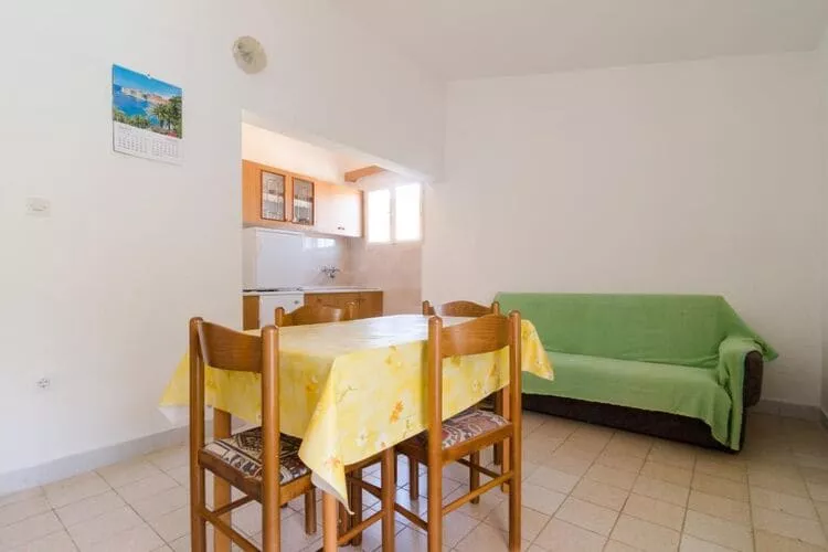 Apartments Kuzma - One-Bedroom Apartment with Balcony and Sea View-Dining room