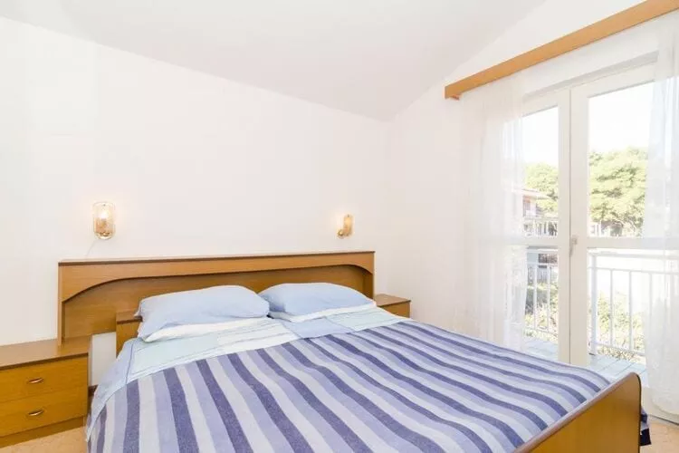 Apartments Kuzma - One-Bedroom Apartment with Balcony and Sea View-Bedroom