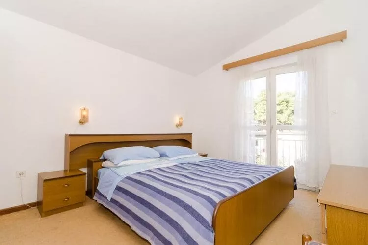 Apartments Kuzma - One-Bedroom Apartment with Balcony and Sea View-Bedroom