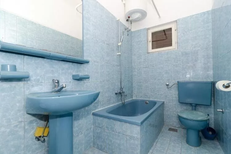 Apartments Kuzma - One-Bedroom Apartment with Balcony and Sea View-Bathroom