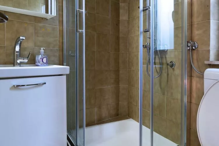 Apartment Niki - One-Bedroom Apartment with Balcony (A2+1)-Salle de bain