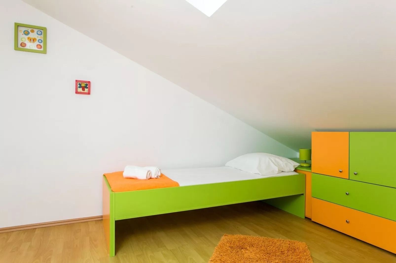 Apartment Marlo - Two-Bedroom Apartment with Balcony (Top Floor)-Schlafzimmer