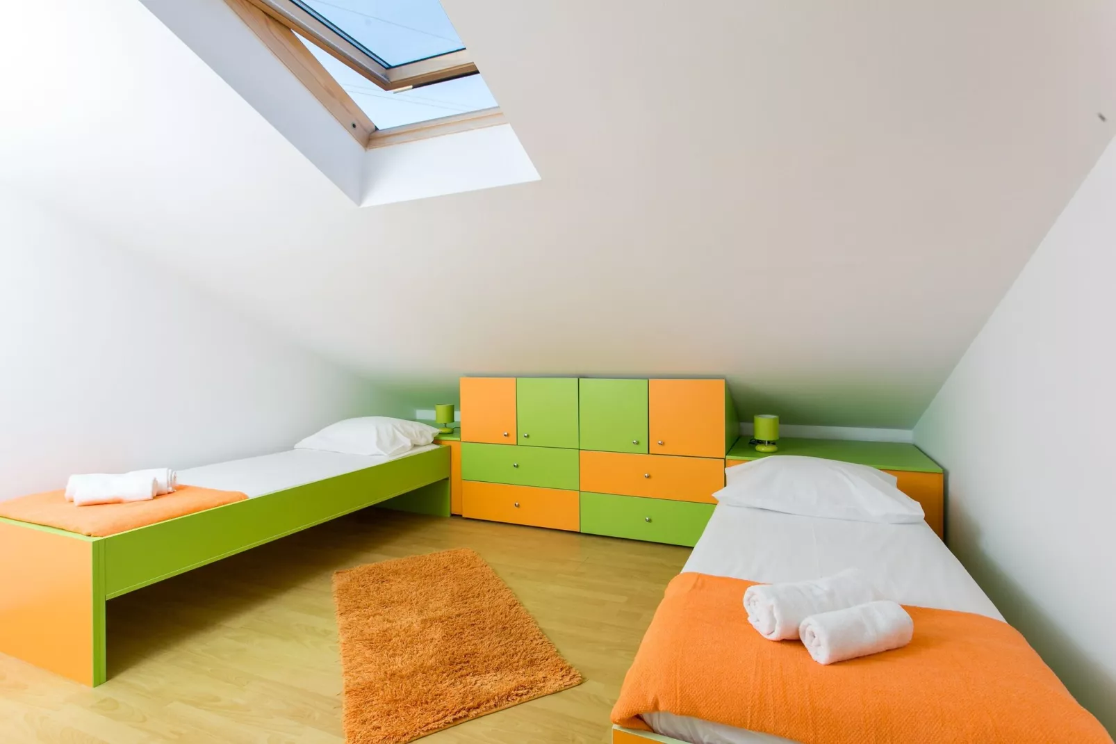 Apartment Marlo - Two-Bedroom Apartment with Balcony (Top Floor)-Schlafzimmer