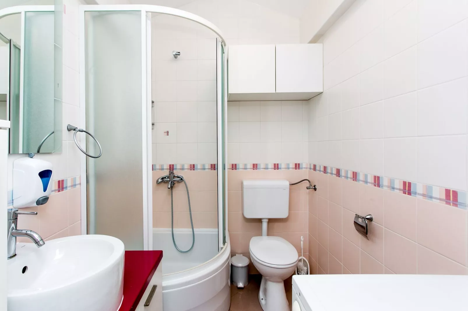 Apartment Marlo - Two-Bedroom Apartment with Balcony (Top Floor)-Badezimmer