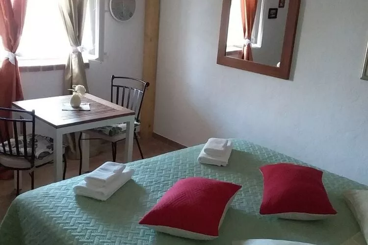 Apartment Mir - Studio Apartment with Garden View-Bedroom