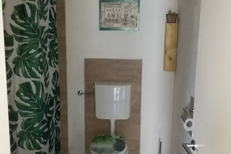 Apartment Mir - Studio Apartment with Garden View-Bathroom