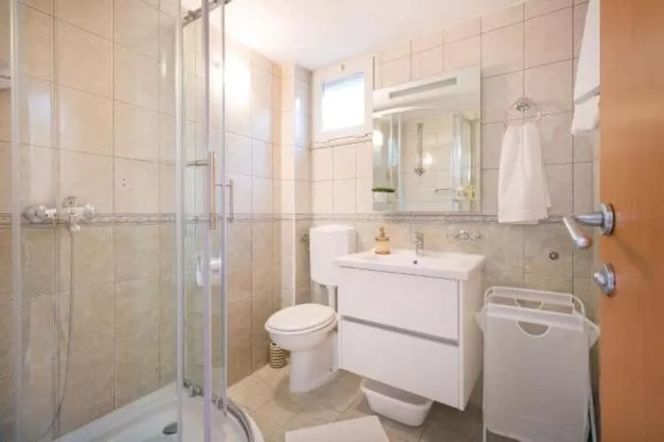 Apartments Lotea - Two-Bedroom Apartment with Terrace-Bathroom