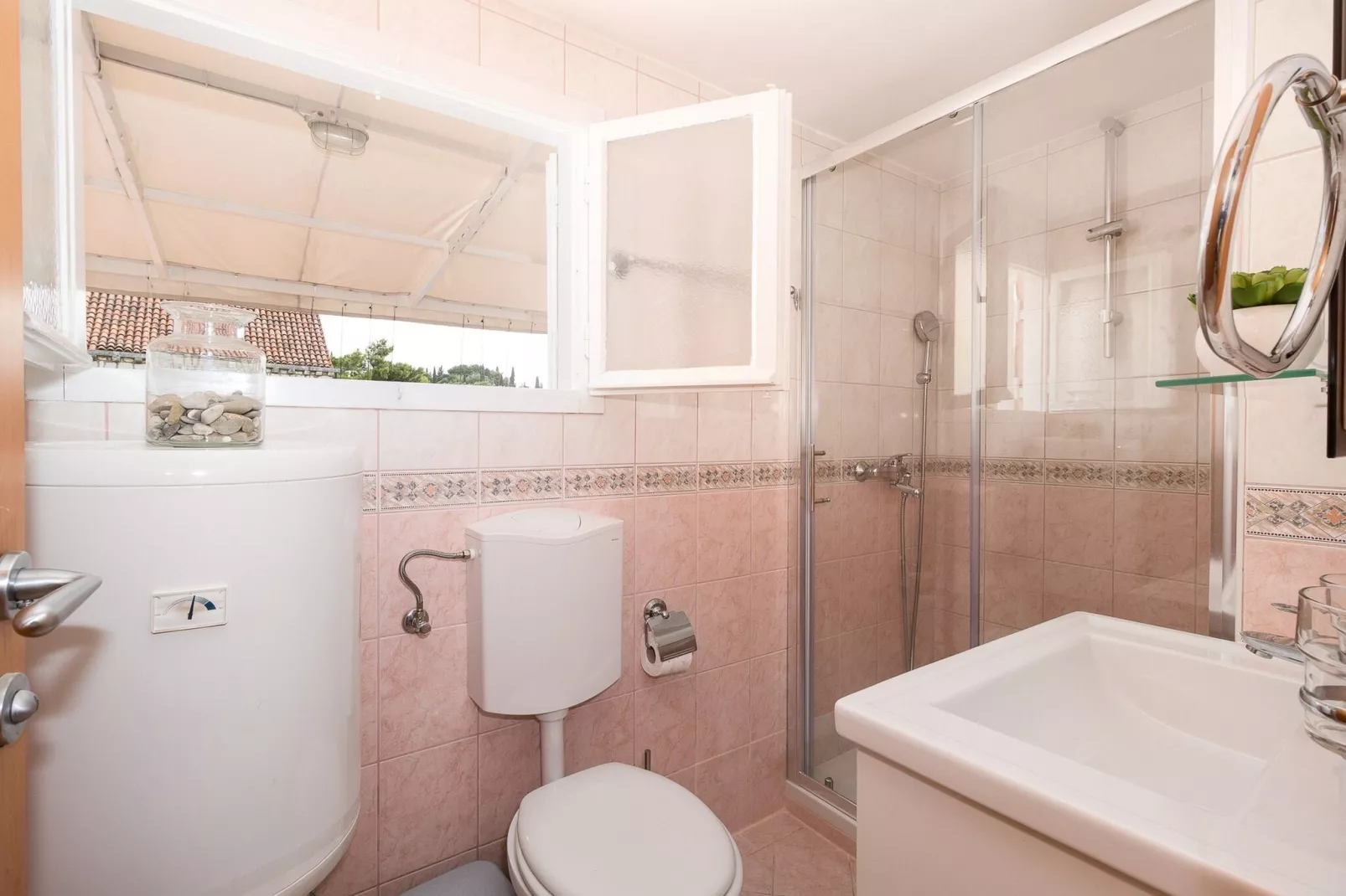 Apartments Lotea - Two-Bedroom Apartment with Terrace and Sea View-Bathroom