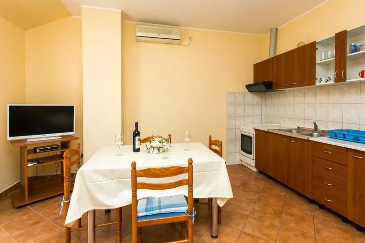 Apartment & Room Braica - One-Bedroom Apartment with Balcony-Cuisine