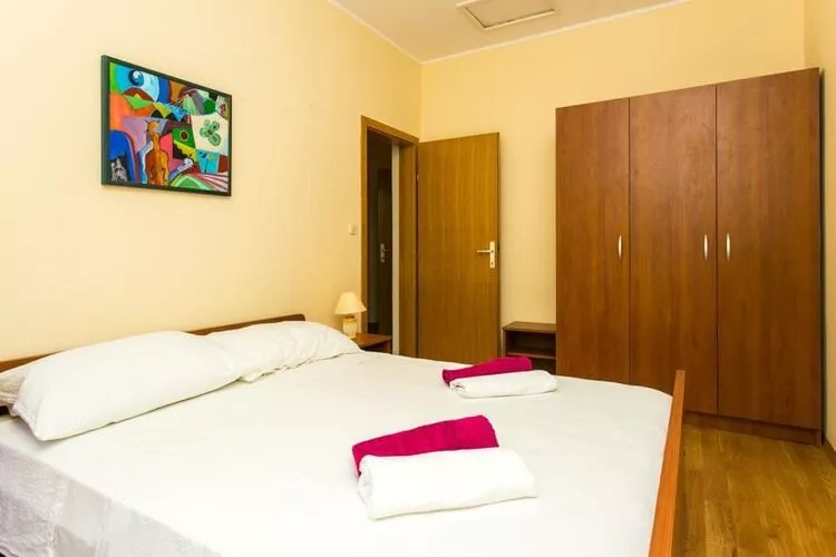 Apartment & Room Braica - One-Bedroom Apartment with Balcony-Chambre