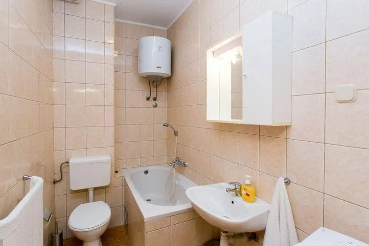 Apartment & Room Braica - One-Bedroom Apartment with Balcony-Salle de bain