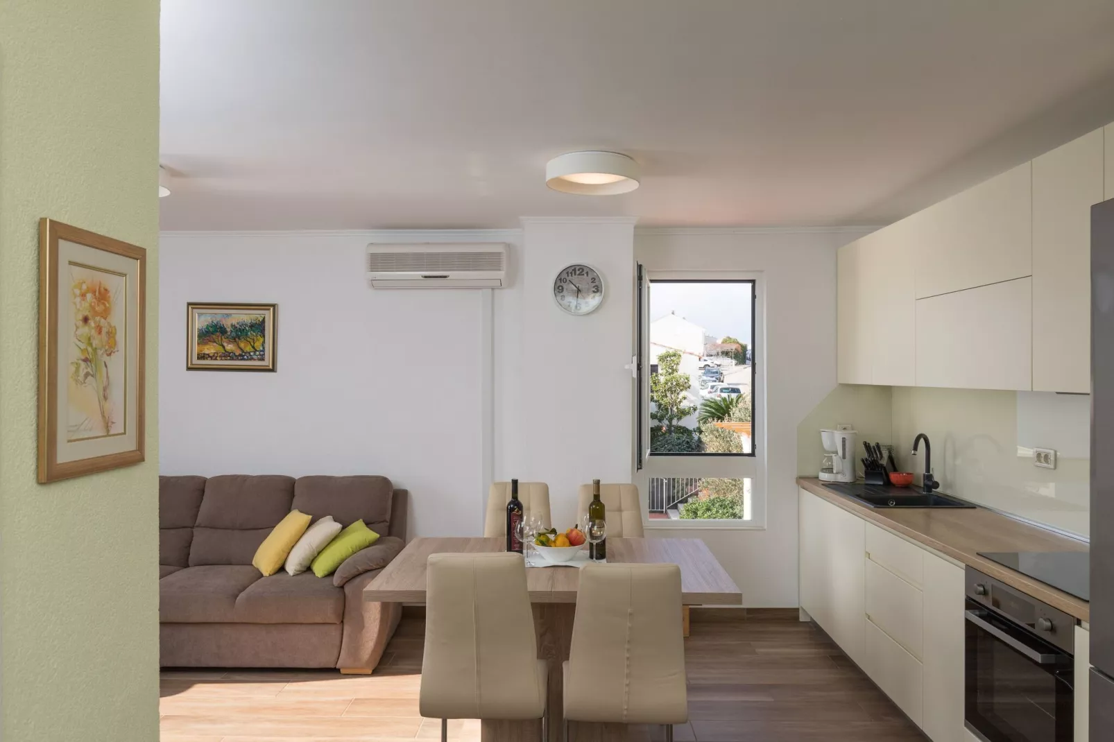 Apartment Gigi - Two Bedroom Apartment with Terrace and Sea View-Salle à manger
