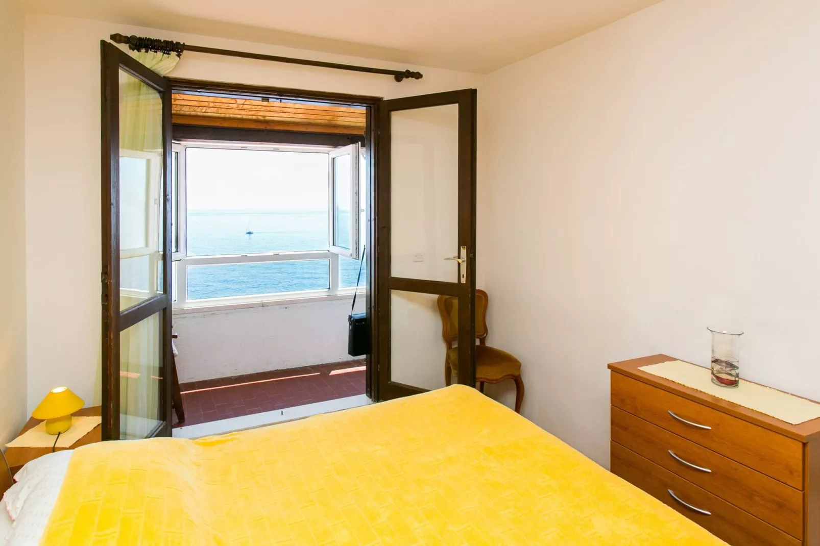Apartment Gigi - Two Bedroom Apartment with Terrace and Sea View-Chambre