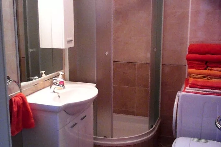 Apartment Gigi - Two Bedroom Apartment with Terrace and Sea View-Salle de bain