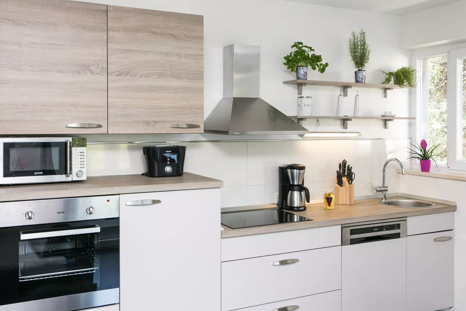 Apartment Lapad Bay- Luxury Two-Bedroom Apartment with Balcony(Black-Ivanišević)-Kitchen