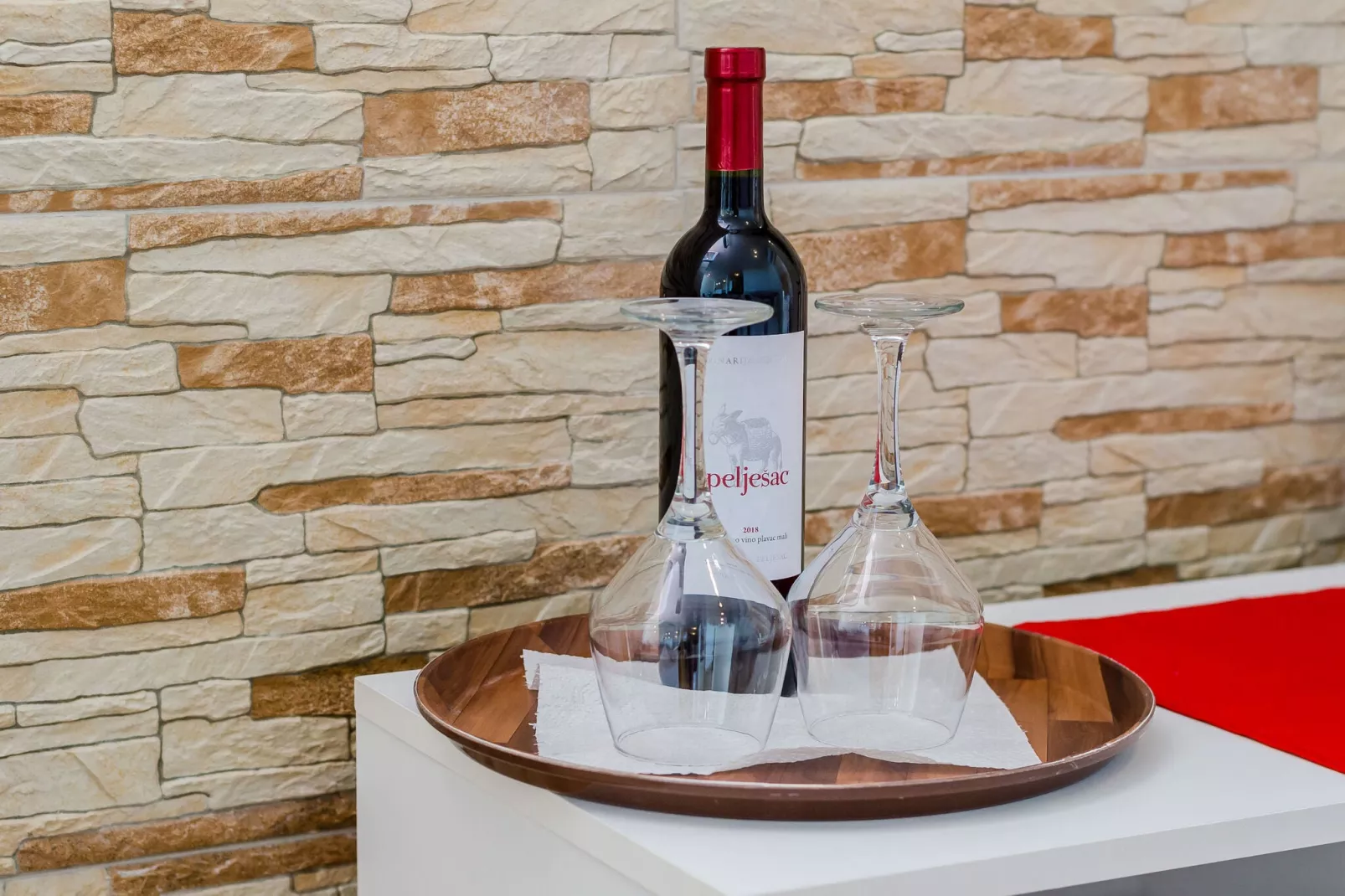 Apartment Vedrana- One-Bedroom Apartment with Balcony and Sea View-Dining room