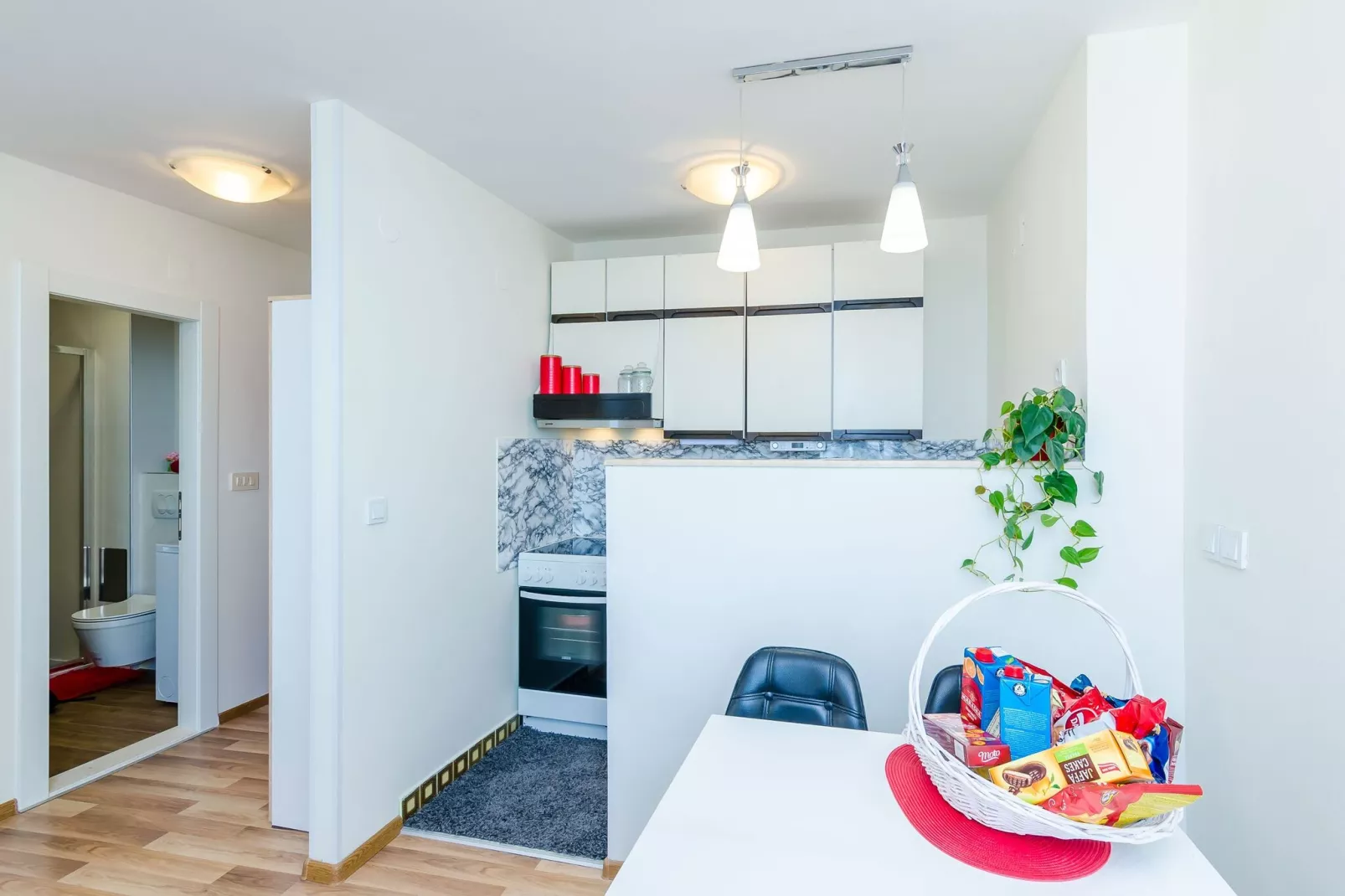 Apartment Vedrana- One-Bedroom Apartment with Balcony and Sea View-Dining room