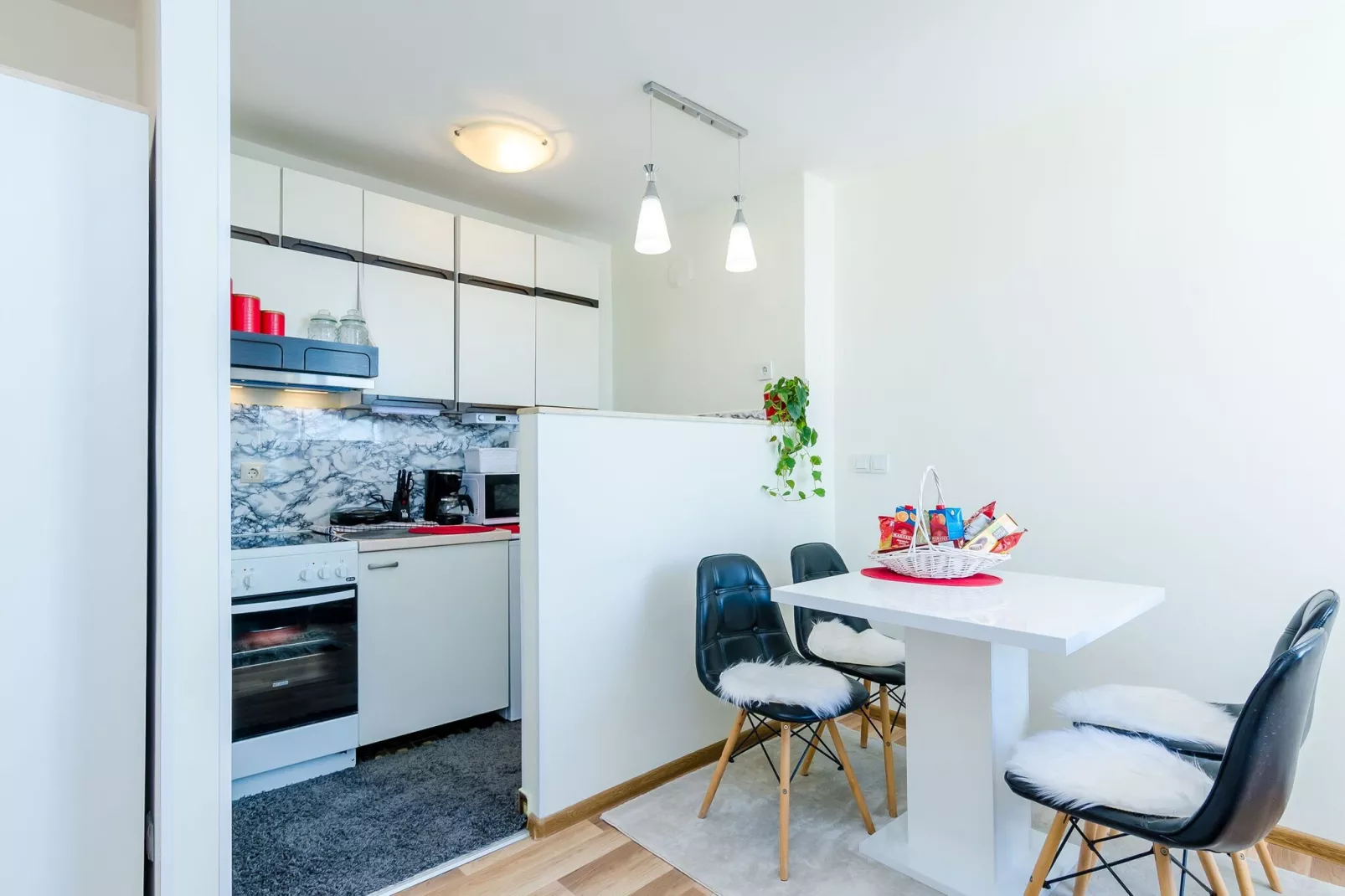 Apartment Vedrana- One-Bedroom Apartment with Balcony and Sea View-Kitchen