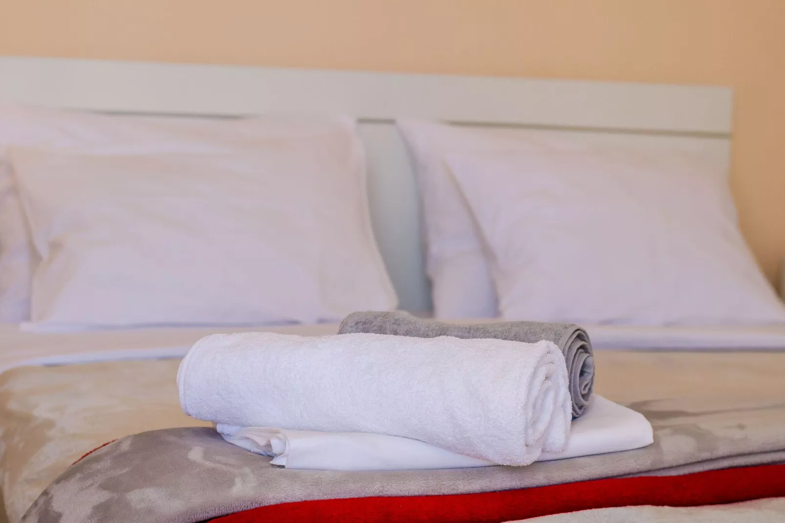 Apartment Vedrana- One-Bedroom Apartment with Balcony and Sea View-Bedroom