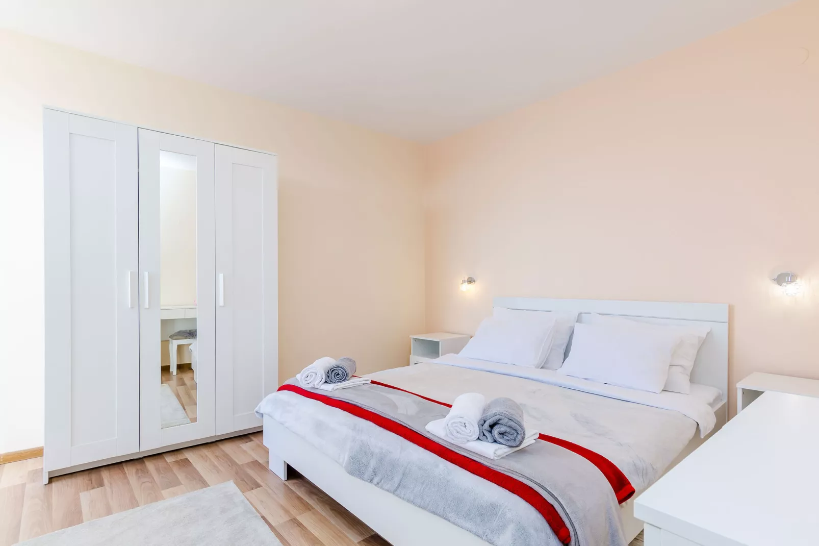 Apartment Vedrana- One-Bedroom Apartment with Balcony and Sea View-Bedroom