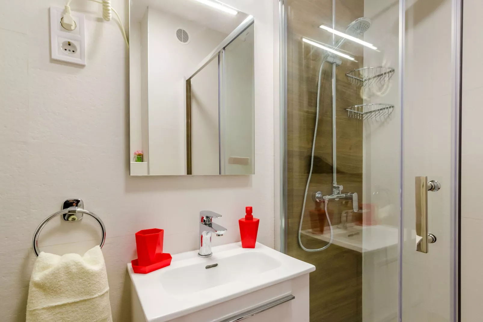 Apartment Vedrana- One-Bedroom Apartment with Balcony and Sea View-Bathroom