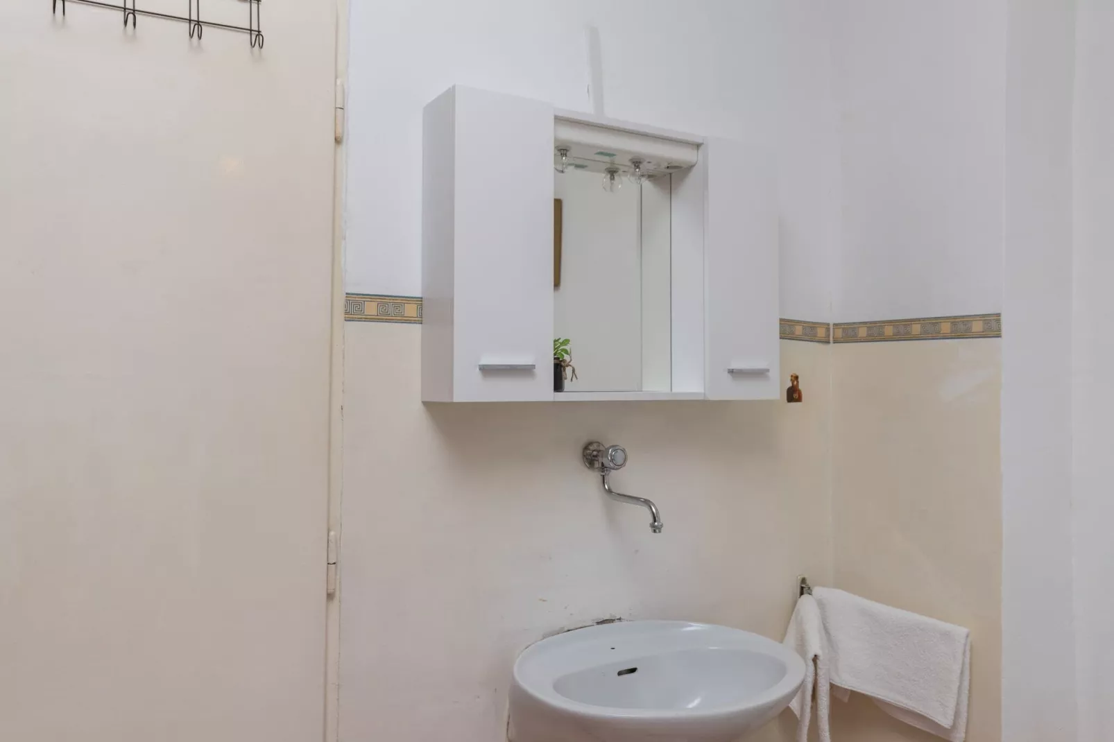 Guest House Bradas- Twin  Room with Shared Bathroom No4-Terrassenbalkon