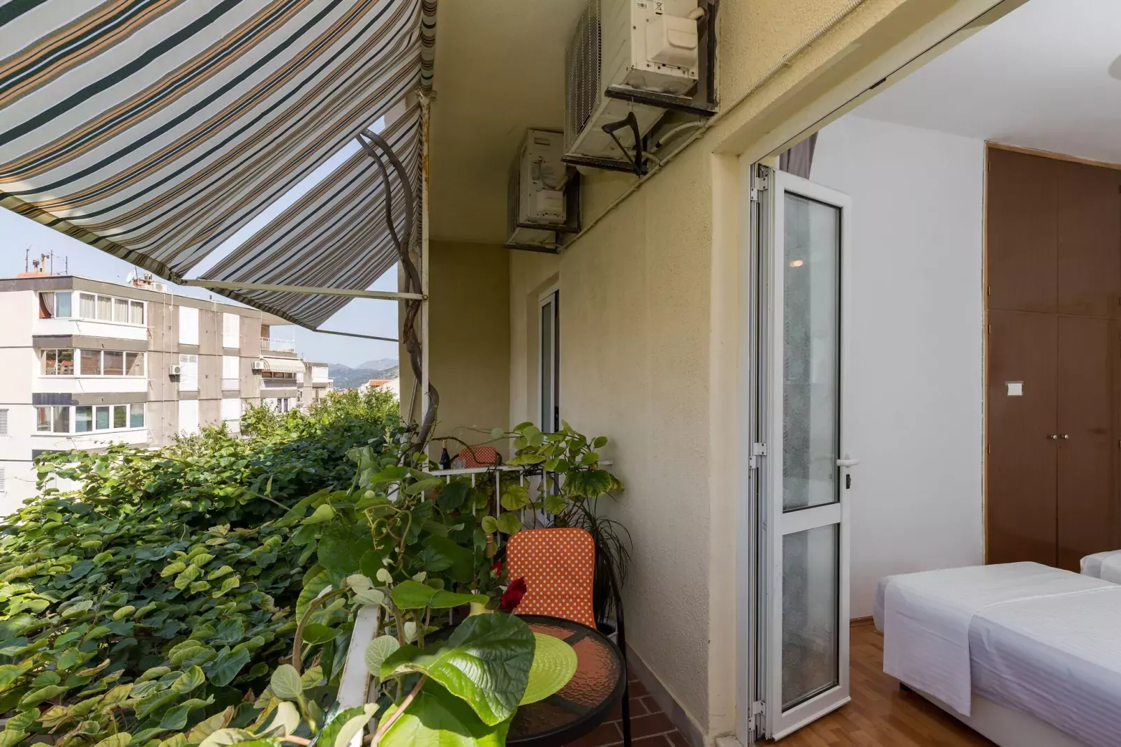 Guest House Bradas- Twin  Room with Shared Bathroom No4-Terrassenbalkon