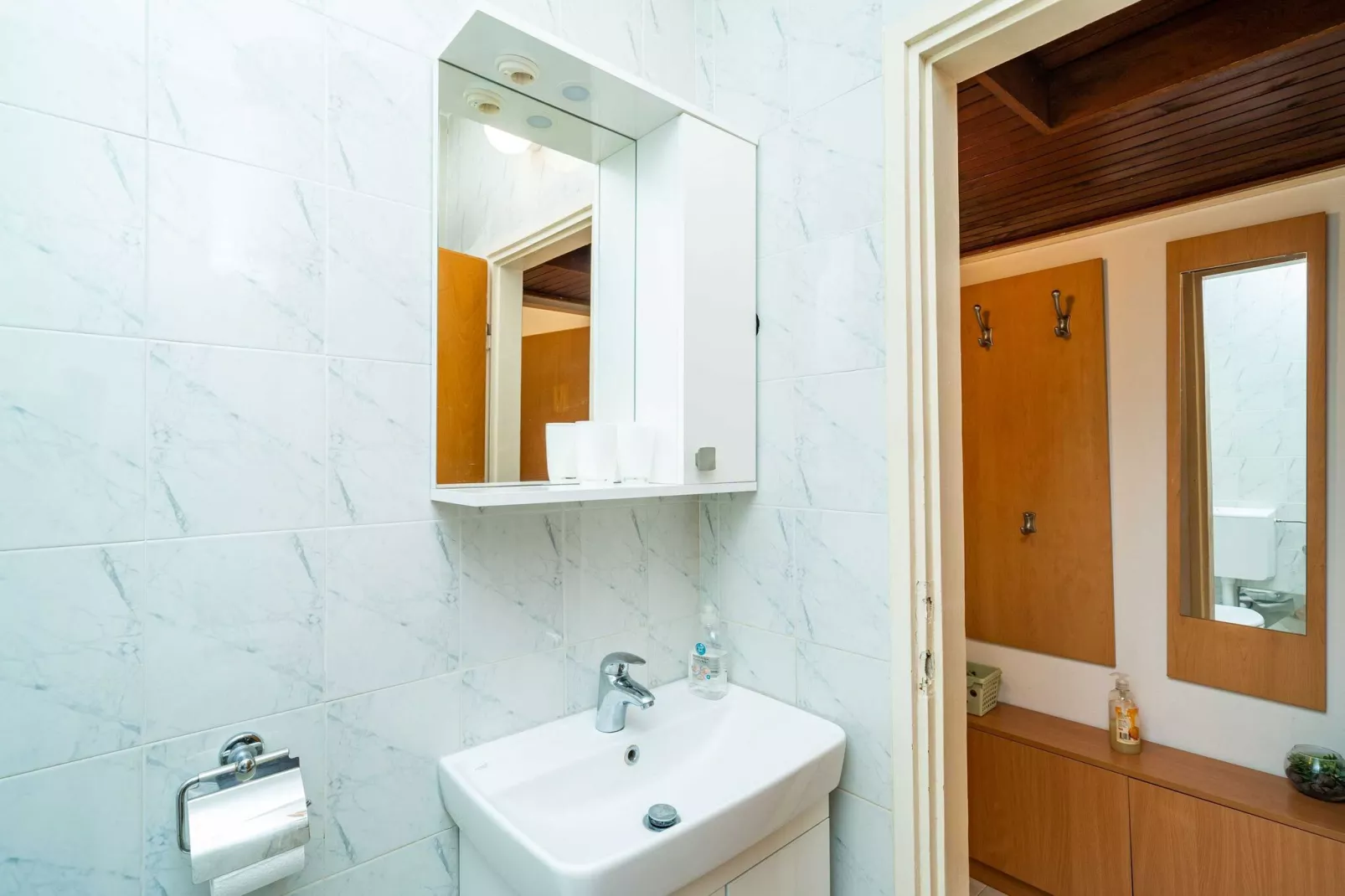 Apartment Joky - One-Bedroom Apartment-Salle de bain