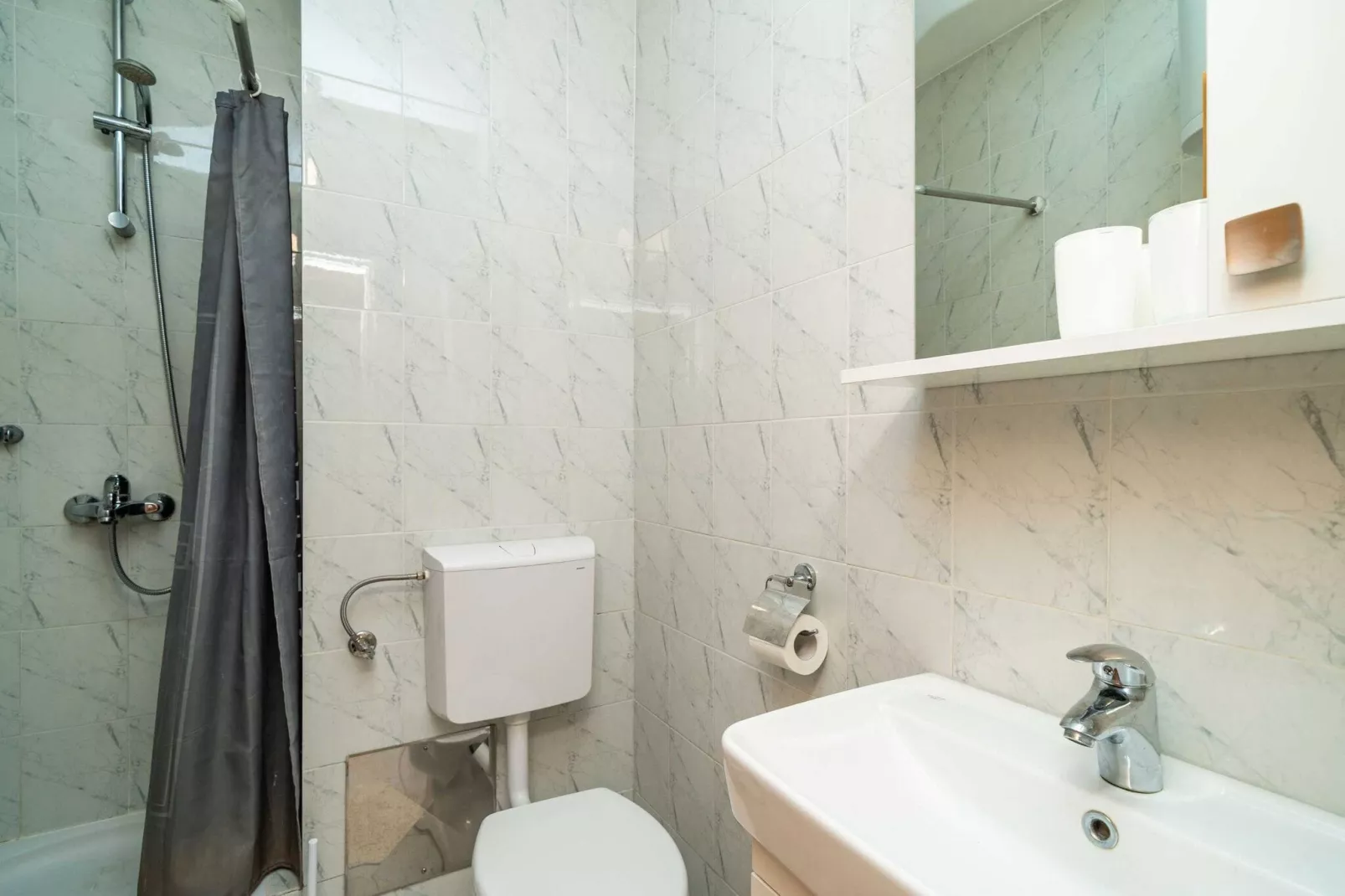 Apartment Joky - One-Bedroom Apartment-Salle de bain