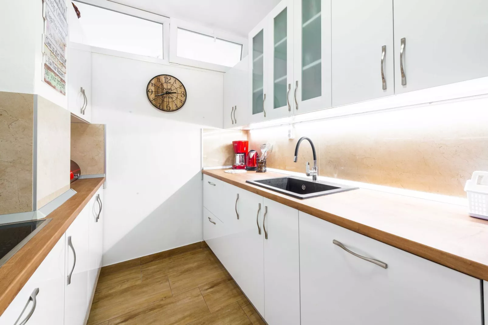 Blue Harmony Sea View Apartment - Two Bedroom Apartment with Balcony and Sea View-Kitchen