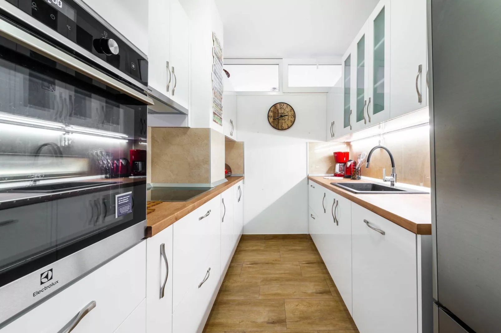 Blue Harmony Sea View Apartment - Two Bedroom Apartment with Balcony and Sea View-Kitchen
