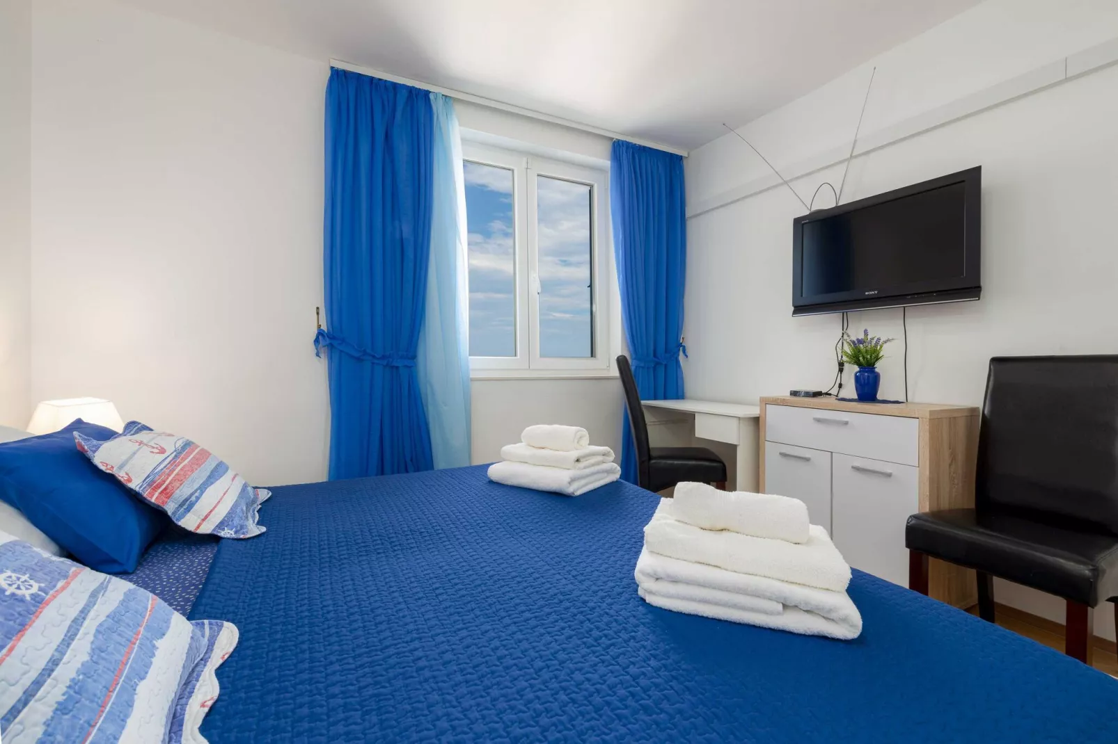 Blue Harmony Sea View Apartment - Two Bedroom Apartment with Balcony and Sea View-Bedroom