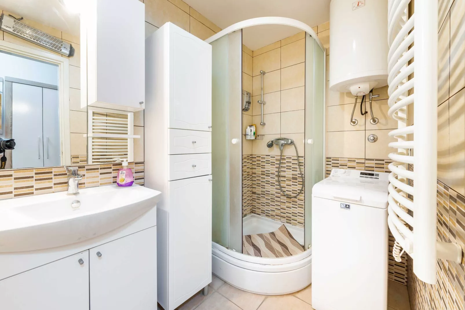 Blue Harmony Sea View Apartment - Two Bedroom Apartment with Balcony and Sea View-Bathroom