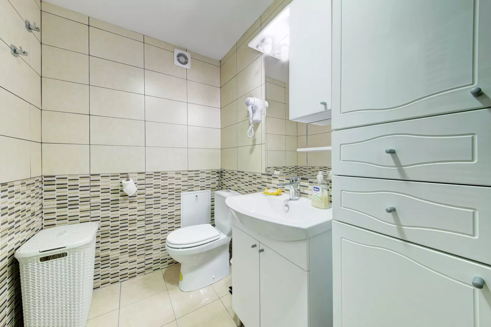 Blue Harmony Sea View Apartment - Two Bedroom Apartment with Balcony and Sea View-Bathroom