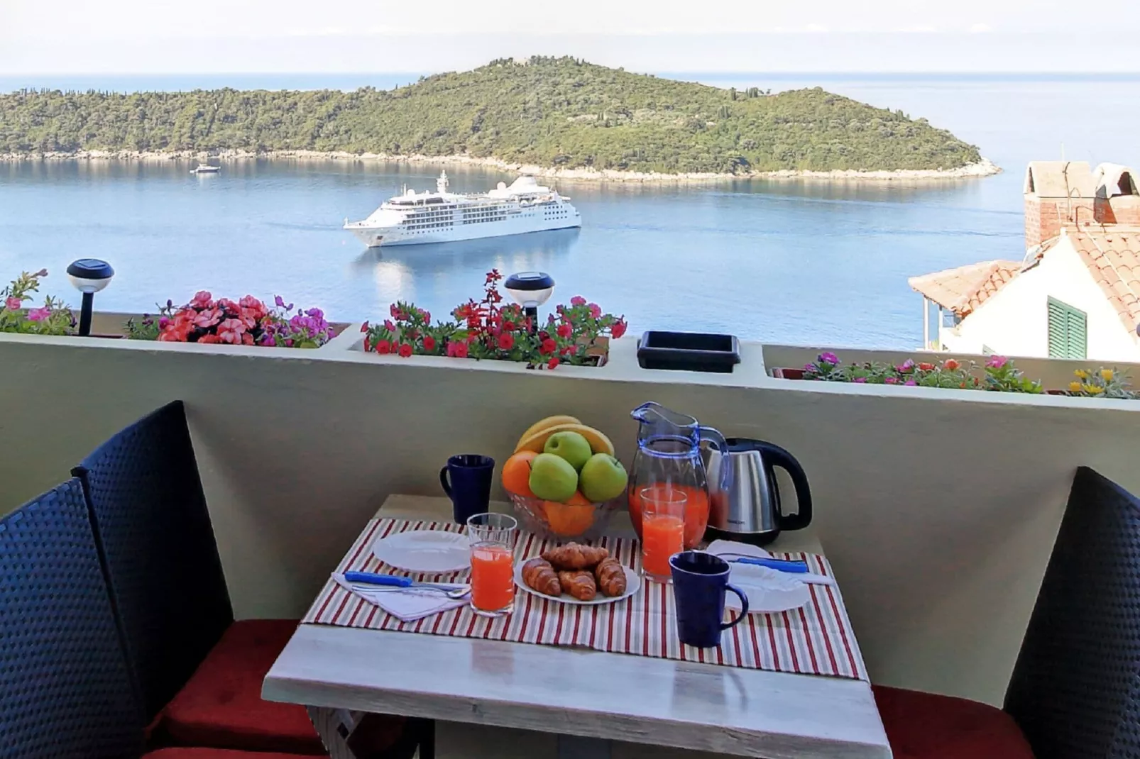 Blue Harmony Sea View Apartment - Two Bedroom Apartment with Balcony and Sea View-Terrace balcony