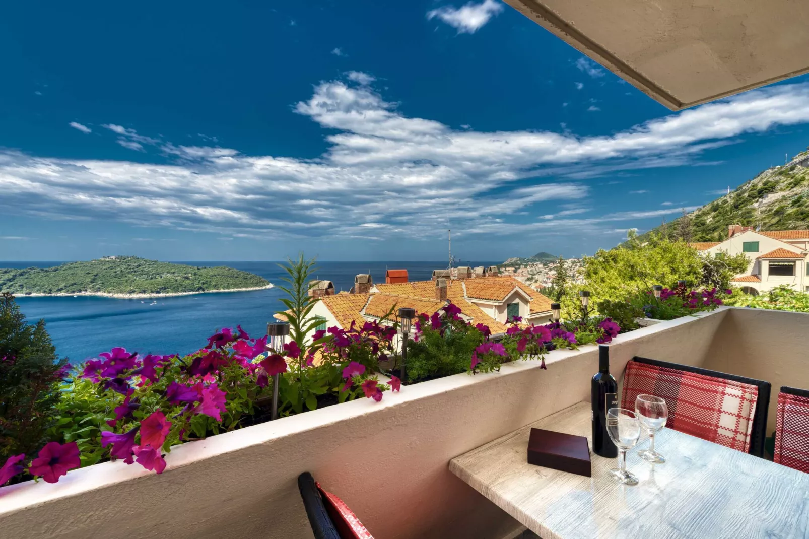 Blue Harmony Sea View Apartment - Two Bedroom Apartment with Balcony and Sea View-Terrace balcony