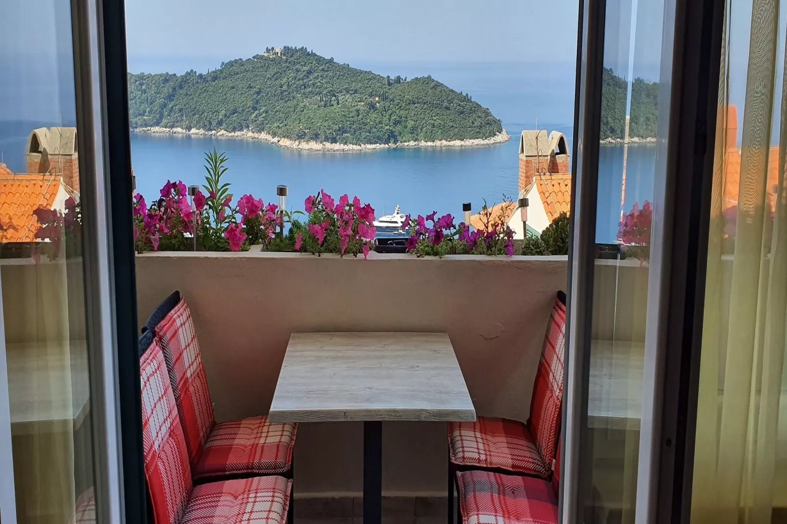 Blue Harmony Sea View Apartment - Two Bedroom Apartment with Balcony and Sea View-Terrace balcony