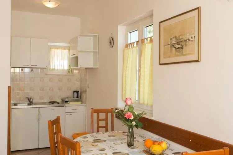 Apartments Marina - One Bedroom Apartment with Balcony and Sea View-Dining room