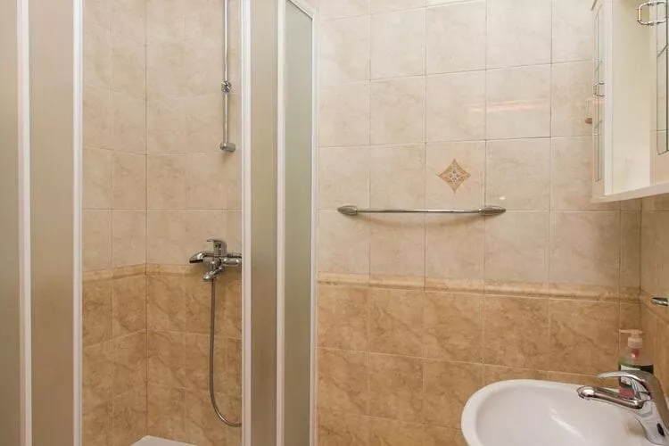 Apartments Marina - One Bedroom Apartment with Balcony and Sea View-Bathroom
