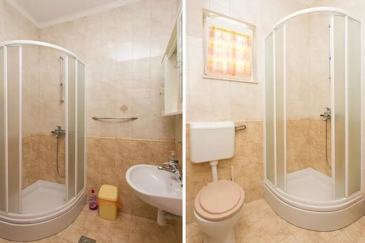 Apartments Marina - One Bedroom Apartment with Balcony and Sea View-Bathroom