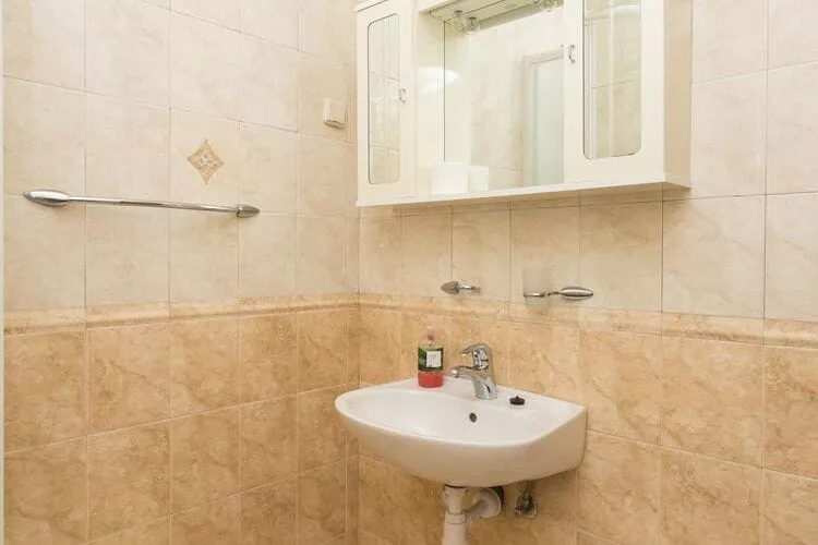 Apartments Marina - One Bedroom Apartment with Balcony and Sea View-Bathroom